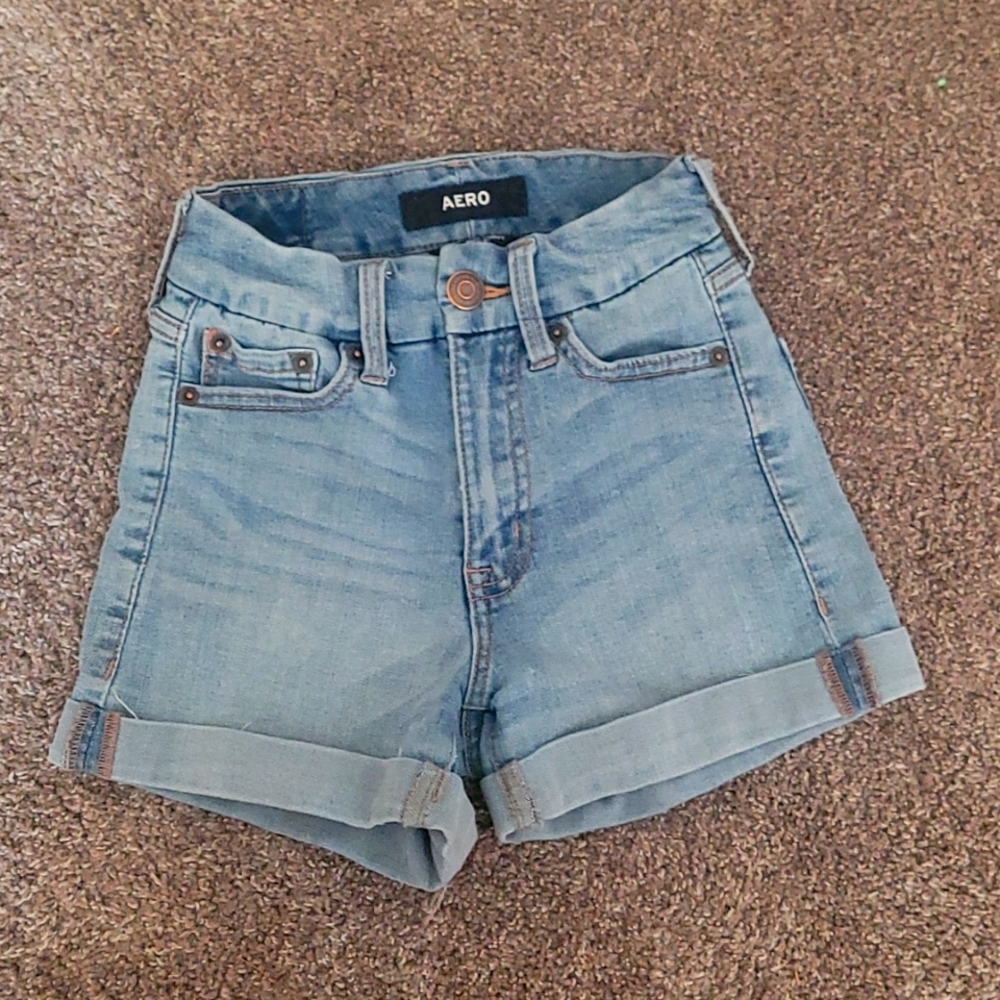 Aero cuffed shorts